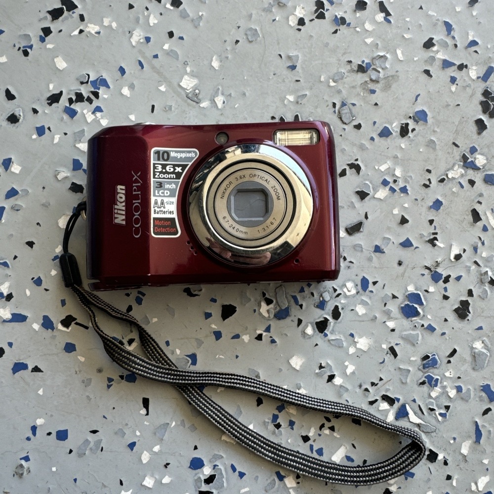 Nikon COOLPIX L20 10.0MP Digital Camera -‎ Deep Red Parts Only Does Not Turn On